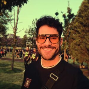Erik Díaz Instagram - Días de resignificar lo que entendía de ser tío.
Gracias @__emilia.diaz__ por regalarme un poquito de tu visión del mundo y haber compartido tiempo y gustos en común. 
Te quiero mucho mi niña, ¡Sigue siendo fabulosa!
Atentamente: Tu tío el chavorruco