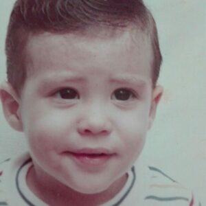 Erik Díaz Instagram - Según yo sigo igualito! Por lo menos sigo igual de confundido que en la foto. Jajajaja