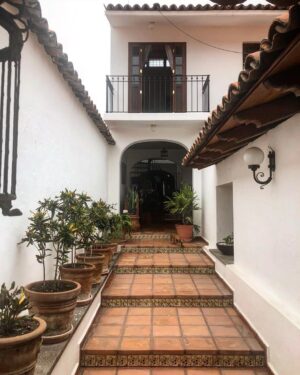 Erik Díaz Instagram - El lugar donde nací.

#home #arquitectura #familia #infancia #design #hogar #colima #casacolima #memories