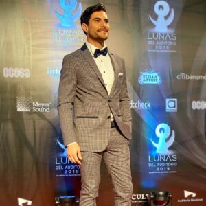 Erik Díaz Instagram - Lunas del auditorio.

#lunasdelauditorio #lunas2019 #actor #redcarpet 
Gracias: @clemente_parker @lobmoda @gerdmus