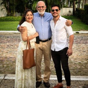 Erik Díaz Instagram - Disfrutando con los jefes. 😎

#family #staytogether #familyfirst #love #proud #oneblood