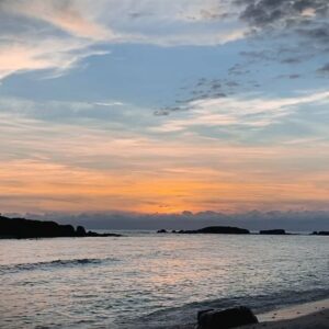 Erik Hayser Instagram - Voy a extrañar este, el lugar de las palmeras, de los atardeceres que abrazan, de la comida que detiene el tiempo, de los instantes que se quedan por siempre. 

Gracias @stregispuntamita por invitarnos a celebrar nuestro aniversario 10 con ustedes y por ser desde ahora una hermosa parte de nuestra historia. 

Gracias a todo el increíble personal por recibirnos con tanta cercanía y cariño. Gracias #Wanda por cada una de tus atenciones. Y especialmente mi gratitud y admiración para ti, querido @eurozaz . 
Me llena de alegría ver como sigues creciendo. Es muy especial lo que han logrado con la comida de cada uno de los restaurantes de este lugar. Eres un crack. Gracias por habernos invitado a conocer tu casa. Regresaremos pronto. 

Gracias vida de mi vida @fernandacga por acompañarme todos los días a comprender lo verdaderamente importante. Te amo.