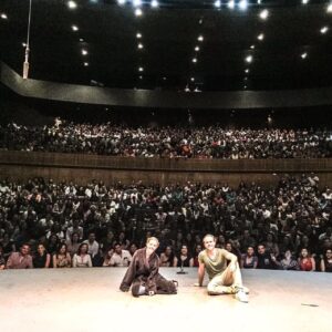 Erik Hayser Instagram - El teatro… ese lugar mágico al que le debo el camino que elegí. Tenía 13 años cuando pisé las tablas por primera vez y a partir de ese instante, nada volvió a ser igual… nada es igual… hace siete años que no regreso a ti, pero te juro que volveré.