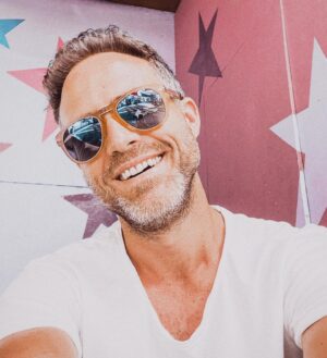 Erik Hayser Instagram - Sonríe… después encontramos los motivos.