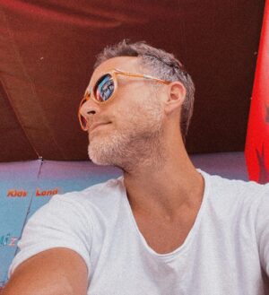 Erik Hayser Instagram - Sonríe… después encontramos los motivos.