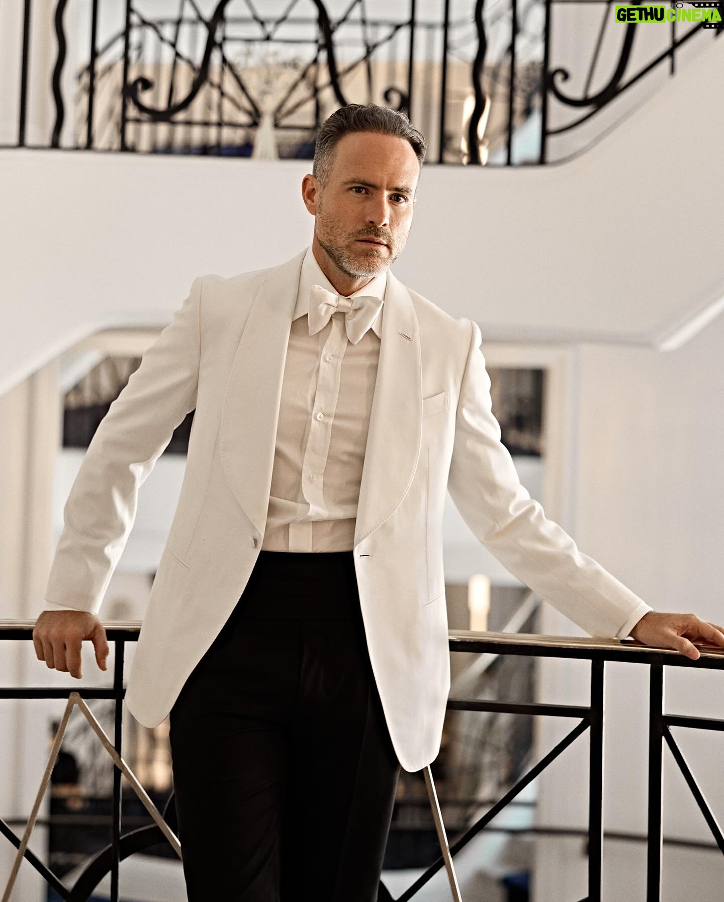 Erik Hayser - 8.6K Likes - Once upon a time in Cannes.
Styling: @fernan.mx
Smoking: @sartoriapardi
Moño y camisa: @tomford
Reloj: @jaegerlecoultre
📸: @gabrieledimartino
#HotelMartinez #Cannes #FestivalDeCineDeCannes