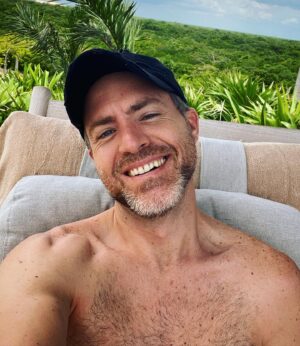Erik Hayser Instagram - Gracias @lacasadelaplaya por recibirnos con tanto cariño y por hacer de cada día con ustedes un instante inolvidable. Gracias por ser parte de nuestra vida e historia! 

Gracias amor @fernandacga por ser la mujer que eres y por ser una compañera de vida extraordinaria. 

Gracias querido @marcopolocc por tu generosidad, cariño y por cada una de tus atenciones. Un fuerte abrazo!