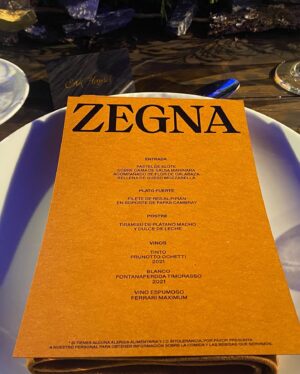 Erik Hayser Instagram - Gran noche ayer en la cena de @zegnaofficial inspirada en el camino 232 del Oasi Zegna.

Que gusto haber coincidido con ustedes @alejandrospeitzer @luisgerardom !

Gracias @denisse_fc @alevelasco @gonsanchez por sus atenciones y por haber creado una noche inolvidable. Es admirable el cuidado y la dedicación que ponen en cada una de las cosas que hacen. Gracias por haber juntado a personas tan increíbles en una misma mesa. 

Gracias @jorgeviladoms por tu arte. Un gusto enorme conocerte! Fue un privilegio escucharte en vivo. 

Gracias por todo @anacarime @rodrigoluna18 @colourstalent