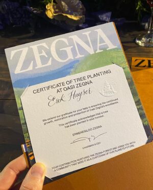 Erik Hayser Instagram - Gran noche ayer en la cena de @zegnaofficial inspirada en el camino 232 del Oasi Zegna.

Que gusto haber coincidido con ustedes @alejandrospeitzer @luisgerardom !

Gracias @denisse_fc @alevelasco @gonsanchez por sus atenciones y por haber creado una noche inolvidable. Es admirable el cuidado y la dedicación que ponen en cada una de las cosas que hacen. Gracias por haber juntado a personas tan increíbles en una misma mesa. 

Gracias @jorgeviladoms por tu arte. Un gusto enorme conocerte! Fue un privilegio escucharte en vivo. 

Gracias por todo @anacarime @rodrigoluna18 @colourstalent