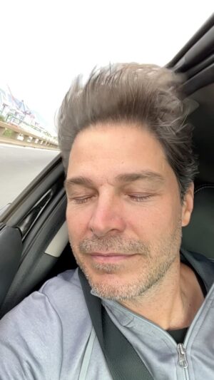 Erik Marmo Instagram - Como é boa a sensação desse vento no rosto atravessando a ponte. #feelthewind I love this feeling of the wind on my face whenever I’m crossing this 13 km (8 miles) bridge going back to the city in which I was born and raised. I’ll never get tired of it. #Brasil