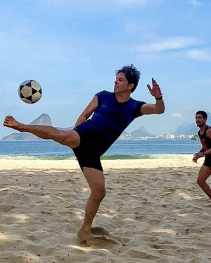 Erik Marmo Instagram - Treininho de #futevolei na minha querida #niteroi #cidadesorriso 😀🇧🇷⚽️ Some moments of my Futevoley practice in the city I was born and raised in Brazil. 📷 @glaucia_dias