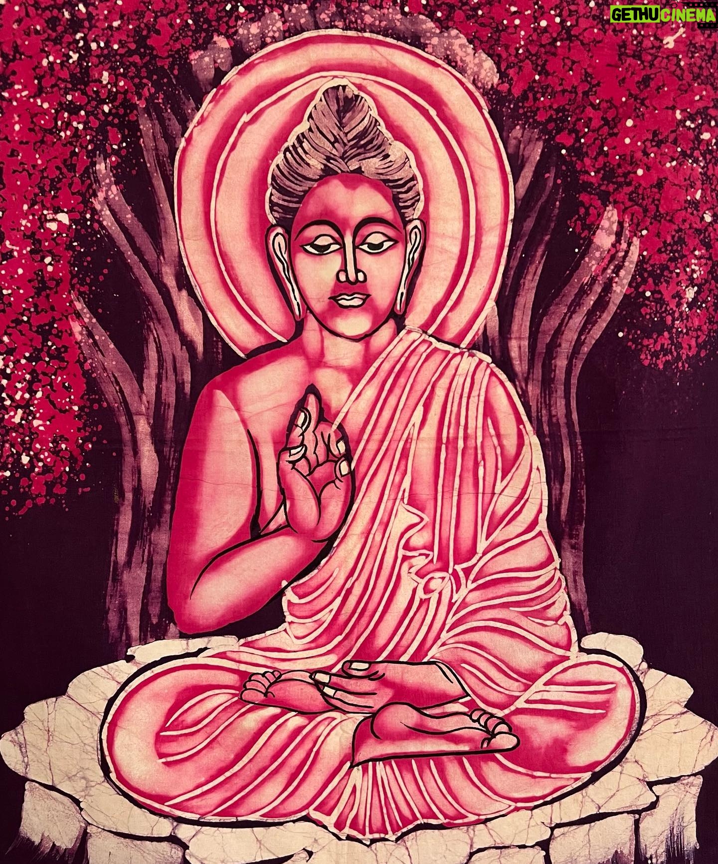Erik Marmo - 3.2K Likes - Retrato feito dia desses. Uma imagem que eu tenho em casa e curto. Uma frase.
•••
The best protection against negative energies is positive energy.
