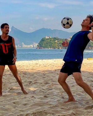 Erik Marmo Instagram - Treininho de #futevolei na minha querida #niteroi #cidadesorriso 😀🇧🇷⚽️ Some moments of my Futevoley practice in the city I was born and raised in Brazil. 📷 @glaucia_dias