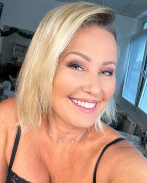 Erika Barkolová Instagram - Tento tyzden sa vidime v Topstar! @topstar_tvjoj #moderatorka