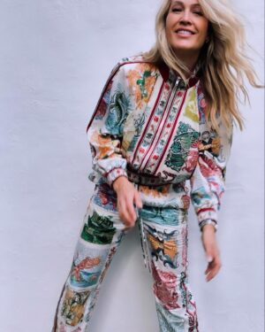 Erika Heynatz Instagram - LOVE a retro track pant vibe!! I’ve been channeling Jane Lynch all week. This silk cotton bomber jacket & track pant is @antipodean.official WOND-A-LAND ❤️ Original in-house placement print exclusive to Antipodean Hand drawn by Antipodean’s founder. 
Hair @headcasehair