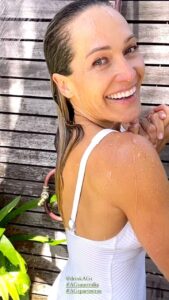 Actress Erika Heynatz HD Instagram Photos and Wallpapers December 2023