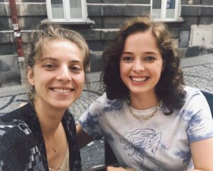 Erika Kaar Instagram - Jest zaciesz -spotkałyśmy się z Maszką na planie na drugim końcu Polski 🎬  #Erynie