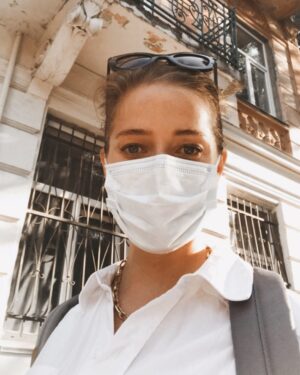 Erika Kaar Instagram - Lwowianie bardzo pilnują noszenia maseczek- brawo! 👍🏼😷 #sightseeing #lviv #wearamask