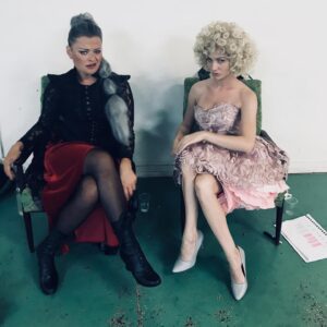 Erika Stárková Instagram - Táni milovaná je to jízda ten Life co?... tolik let a tolik uz jsme toho společně zažily.
 Začalo to mesíčním tripem po Evrope s báglama . Spaly jsme pod širým nebem a vydělávaly si zpíváním na ulici a měli kudlu za pasem😀💪🏾🌈
 Děkuji za Tvé přátelství. Za ty nekonečné hodiny smíchu. Tvoji podporu a rady do lajfíčku 🤩. 
  Děkuji že si! Seš skvělá kamarádka především! Herečka a zpěvačka!!!
 Děkuji , že jsi i na jevišti skvělá parťačka a kominda Pár excelánc 🤩
 Děkuji za Ostravu! Nárámně sme si to užily co?...😀😀😀 Shakespearovky ever))))).
 Těším se na Tebe už brzy na pražský hradě. Doufám, že budeš PREZIDENTKA!!! A pokud ne, tak si aspoň zahrajeme zase Shakespeara....
 21.,22.SRPNA- PRAŽSKÝ HRAD. ZKROCENÍ ZLÉ ŽENY . 

Pusa Tobě Ty moje Královno... 

A jedeme dál..... kam přístě

@malikovatana 
@shakespeareova