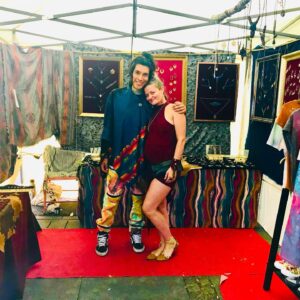 Erika Stárková Instagram - Děkujeme za příjemný dvoudenní festival @mintmarket.cz v Plzni bylo to nabíjející a krásný.

Děkujeme všem kteří k nám zavítali. Krásní lidé a krásné příběhy . Ženská energy power a lidskost. 

Těšíme se už zítra v Praze na výstavišti na @cajomirfest . Největší festival čaje v Evropě. 

Pozitivní vibrace 
  Erika Chunk

NOČNÍ ASOCIACE