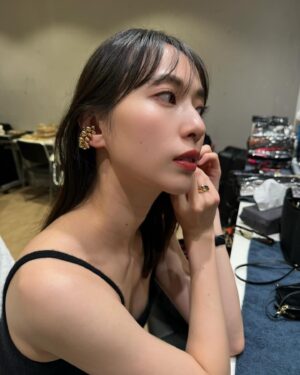 Erika Toda Instagram - @harukadebeau が帰ってきて久しぶりに写真を撮ってくれました🥰
美しい @cartier と💍✨

#トリニティ
#クラッシュ