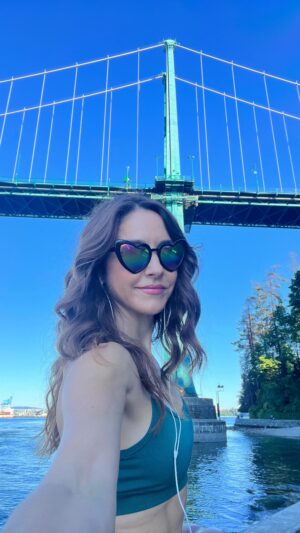 Erin Karpluk Instagram - 🚲 🌉 ☀️ 

#bike #summer #westcoast #vancouver #stanleypark #lionsgatebridge #getoutside