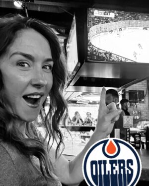 Erin Karpluk Instagram - 🌸Thank-you Spring🌸 👙Helloooo Summer👙
#spring #oilers #rockymountains #actor #thisandthat