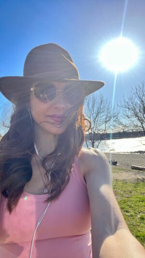 Erin Karpluk Instagram - Nothing like Vancouver in the Spring 🌸🌸🌸
#spring #vancouver #cherryblossom #ocean #beachlife #westcoast #getoutside #itshappening