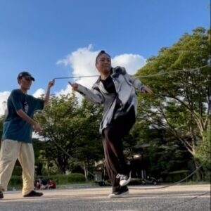 Erina Mizuno Instagram - Jumpin🫣✨❤️‍🔥
#ダブルダッチ #doubledutch #freerope #zin #jumping #dancer #elinamizuno 
And my body was waving 🤪haha