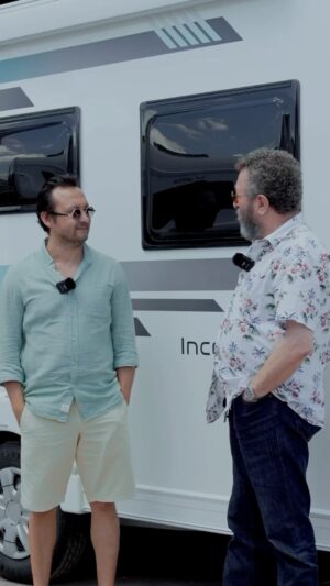 Erkan Can Instagram - Karavan Tiyatro Başlıyor:  Usta Oyuncularla Sait Faik’in “Meraklısı İçin Öyle Bir Hikaye” 🎭🚐

Çocuklar ve yetişkinler için büyülü bir yolculuk başlıyor! Gencer Karavan sponsorluğunda, usta oyuncular Erkan Can ve Bilal Çatalçekiç, Gerçek Sanat Atölyesi ile birlikte Sait Faik’in “Meraklısına Öyle Bir Hikaye” eserini sahnelemeye hazırlanıyor. 🌟✨

Karavanımızla Türkiye’nin dört bir yanındaki çocuklara bu eşsiz hikayeyi ulaştıracağız. Maceramıza katılmak için takipte kalın! 🚐❤️

#gencerkaravan #çekmekaravan #erkancan #reels #tiyatro #karavantiyatro