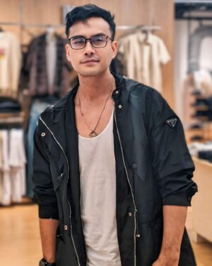 Erlando Saputra Instagram - Hello 👏