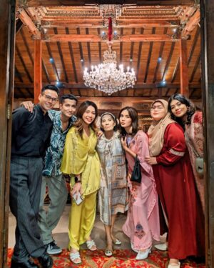 Erlando Saputra Instagram - Bukber real management..

Thank u dee..berkah yaaa 🙏 @myladydee