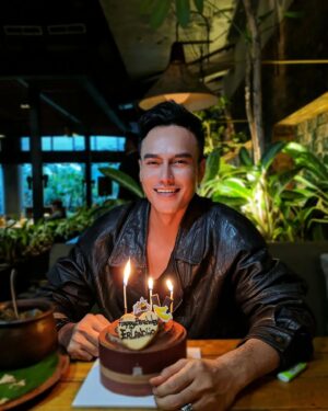 Erlando Saputra Instagram - Happy Birthday to the one and only me! 
Cheers to the person I’ve become and the dreams I’m chasing. This birthday is a celebration of my uniqueness, my resilience, and my ability to navigate life’s ups and downs with grace. May this year be full of success in all my endeavors, whether it be personal or professional. 
Thank u Allah 🙏