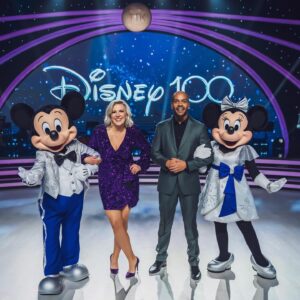 Ernest Lawson Instagram - Kuvassa länsimaisen popkulttuurin kaksi ikonisinta hahmoa. Ja heidän vierellään Mikki ja Minni Hiiri.

#mtvttk #disney

📸: @tamminenphotography