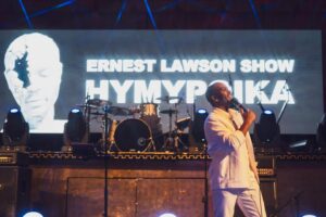Ernest Lawson Instagram - Arvonta päättynyt! Tuu silti keikalle, ei oo paha hinta elämäsi hauskimmasta illasta😉 Lippuleissönit biosta☝🏾

Stand upia ja livemusaa yhdistävä Ernest Lawson Show: ”Hymypoika” saapuu Helsingin Apolloon kevään päätöskeikalle tasan viikon päästä lauantaina 27.4. Jos et oo tätä huumorihommaa vielä nähnyt, niin SUO-FAKIN-SITTELEN!🤩😆

Oon niin hövelillä tuulella, että arvon nyt kaksi (2) kahden (2) lipun pakettia kaikkien kommentoijien kesken. Kavereiden tägäilyä arvostan myös, mutta se ei oo edellytys osallistumiselle✌🏾 Arvonta suoritetaan huomenna puoleen päivään mennessä!
Instagram ei oo mukana arvonnassa.

#ernestlawsonshow #standup #arvonta @apolloliveclub