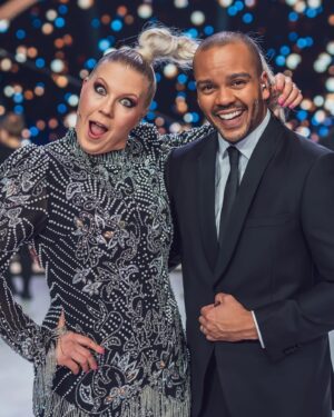 Ernest Lawson Instagram - Nauruntäyteistä viikkoa just sulle! Toivottavasti sullakin on vierellä hassutteleva ystävä, sun oma @vappendaali ❤️✨

📸: @tamminenphotography 
#mtvttk @tanssiitahtienkanssa