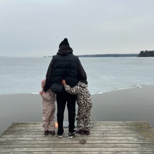 Ernest Lawson Instagram - Voidaanko pliis pitää huolta meidän lapsista? Ihan jokaisesta. Ne on kaikki mitä meillä on.