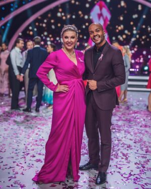 Ernest Lawson Instagram - TE TEITTE SEN!🥹❤️🎀
#keräysennätys 

@roosanauha 
#mtvttk 
@tanssiitahtienkanssa 
📸: @tamminenphotography