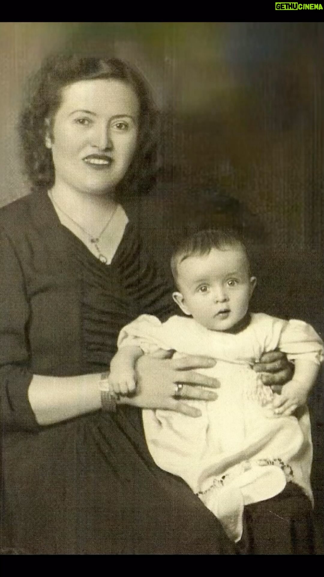 Erol Evgin - 10.2K Likes - Sevgili dostlar, bugün dünyanın en güvenli yerinden, ana kucağından, meraklı bakışlarla size seslenmek istedim:
Sonsuzluğa göç etmiş annelerimizi rahmetle anarken, tüm annelerin ve anne adaylarının “Anneler Günü” nü içtenlikle kutlarım.