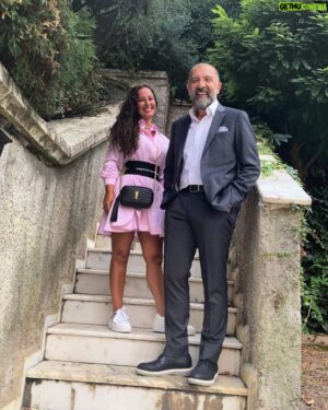 Ertuğrul Postoğlu Instagram - 16yıl… Evleneli tam 16 yıl oldu. Sevgiyle geçen… ve geçecek olan… 🤍🤍🤍