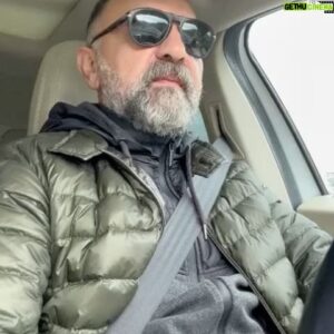 Ertuğrul Postoğlu Instagram - 😂😂😎😎🤟🤟🤍