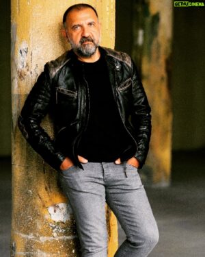 Ertuğrul Postoğlu Instagram - Güzel bi hafta sonu olsun.. 😎🤟