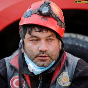 Ertuğrul Postoğlu Instagram - Umut;sizin sayenizde tekrar tekrar yeşeriyor.. #izmir