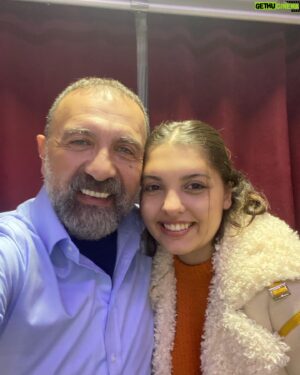 Ertuğrul Postoğlu Instagram - İlk göz ağrım…Can kızım Canım kızım… Doğum günün kutlu olsun.Ömrün boyunca yüzün hep gülsün.. Seni çok seviyorum @oykupostoglu @psk.oykupostoglu 🎂🎉💛💙