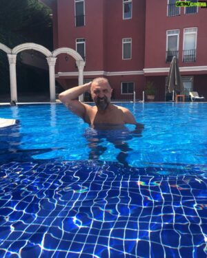 Ertuğrul Postoğlu Instagram - Sıcak çok sıcak… 🏊‍♂️🏊‍♂️🏊‍♂️