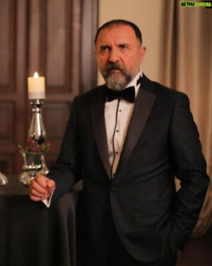 Ertuğrul Postoğlu Instagram - Üç ailenin masumiyet ve vicdan sınavı.. Kavuşmaya dakikalar kaldı.. MASUMİYET Saat:20.00’de FOXTV’de @omuratay @zelihaorman @umitcakmaksoy @goldfilmyapim @foxturkiye @masumiyetfox #masumiyet