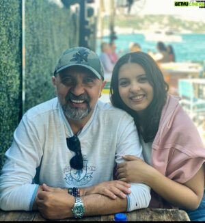 Ertuğrul Postoğlu Instagram - Canımın içi,değerlim,iki gözümün biri…Kızım…Doğum günün kutlu olsun. Seni çoooooookk seviyorum… @oykupostoglu @psk.oykupostoglu 🤍🤍🤍