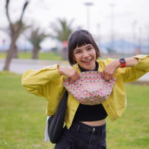 Esengül Yılmaz Instagram - Sari sari kimin yarı şarkısı bir tek benim içimden geçmiyor di mi dostlar?