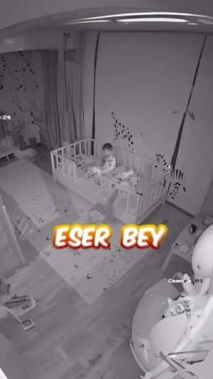 Eser Yenenler Instagram - 4.5 yasindasindir ve gece 3'te babanla isler aniden resmiye binmistir🤵🏻‍♂️