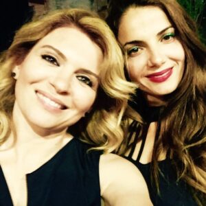 Esin Civangil Instagram - gözlerde hüzün var #en güzel abla kardeştik biz#canm aylinim #